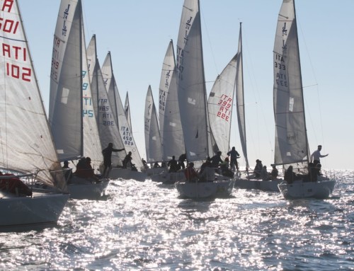 CALA DEI SARDI: IL VIA AL CAMPIONATO ITALIANO OPENJ24 DOPO 3 PROVE LA SUEPRBA E’ IN TESTA